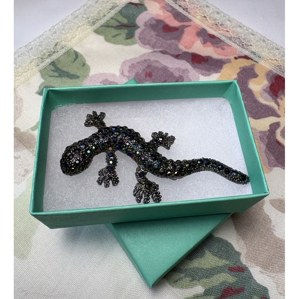 Vintage Sparkling Gecko Lizard Brooch Pin Estate Gift Boxed Iridescent Crystals